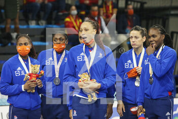 19/12/2021 - France players during the Medal ceremony after the IHF Women's World Championship 2021, final handball match between France and Norway on December 19, 2021 at Palau d'Esports de Granollers in Granollers, Barcelona, Spain - IHF WOMEN'S WORLD CHAMPIONSHIP 2021, FINAL - FRANCE VS NORWAY - PALLAMANO - ALTRO