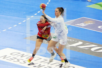 2021-12-19 - Kristina Jorgensen of Denmark and Paula Arcos Poveda of Spain during the IHF Women's World Championship 2021, Third place final handball match between Denmark and Spain on December 19, 2021 at Palau d'Esports de Granollers in Granollers, Barcelona, Spain - IHF WOMEN'S WORLD CHAMPIONSHIP 2021, THIRD PLACE FINAL - DENMARK AND SPAIN - HANDBALL - OTHER SPORTS