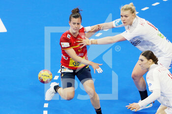 2021-12-19 - Silvia Arderius Martin of Spain and Kathrine Heindahl, Line Haugsted of Denmark during the IHF Women's World Championship 2021, Third place final handball match between Denmark and Spain on December 19, 2021 at Palau d'Esports de Granollers in Granollers, Barcelona, Spain - IHF WOMEN'S WORLD CHAMPIONSHIP 2021, THIRD PLACE FINAL - DENMARK AND SPAIN - HANDBALL - OTHER SPORTS