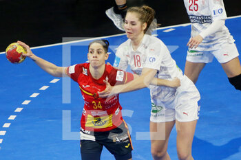 2021-12-19 - Alicia Fernandez Fraga of Spain and Mette Tranborg of Denmark during the IHF Women's World Championship 2021, Third place final handball match between Denmark and Spain on December 19, 2021 at Palau d'Esports de Granollers in Granollers, Barcelona, Spain - IHF WOMEN'S WORLD CHAMPIONSHIP 2021, THIRD PLACE FINAL - DENMARK AND SPAIN - HANDBALL - OTHER SPORTS