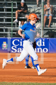 2021-08-20 - Running player OOSTING Dinet of the team Olympia Haarlem from Holland - WOMEN'S EUROPEAN CUP WINNERS CUP 2021 - SOFTBALL - OTHER SPORTS