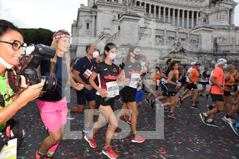 2021-09-19 - VIRGINIA RAGGI DURING THE ACEA RUN ROME - THE MARATHON AT FORI IMPERIALI ON 19TH SEPTEMBER 2021 IN ROME ITALY - ACEA RUN ROME - MARATHON - ATHLETICS