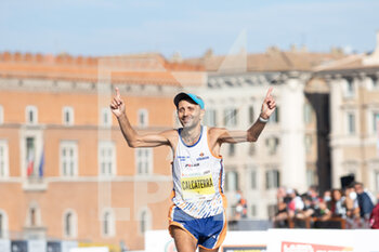 2021-09-19 - TRACK&FIELD - FINISH LINE WITH CALCATERRA TOP ATHLETE DURING THE ACEA RUN ROME - THE MARATHON AT FORI IMPERIALI ON 19TH SEPTEMBER 2021 IN ROME ITALY - ACEA RUN ROME - MARATHON - ATHLETICS
