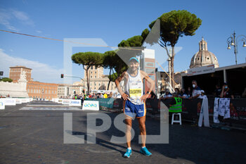 2021-09-19 - TRACK&FIELD - FINISH LINE WITH TOP ATHLETES DURING THE ACEA RUN ROME - THE MARATHON AT FORI IMPERIALI ON 19TH SEPTEMBER 2021 IN ROME ITALY - ACEA RUN ROME - MARATHON - ATHLETICS