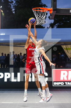 2021-09-10 - Sonja Greinacher (Germany) and Laetitia Guapo (France) contend for the rebound - FIBA 3X3 EUROPE CUP 2021 (1ST DAY) - EUROCUP - BASKETBALL