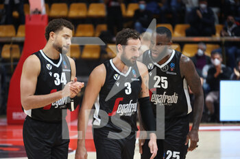 2021-10-27 - Kyle Weems (Segafredo Virtus Bologna),Marco Belinelli, and Jakarr Sampson during the Eurocup tournament match Segafredo Virtus Bologna Vs. Ratiopharm Ulm at the Paladozza sports palace - Bologna, October 27, 2021 - VIRTUS BOLOGNA VS BASKETBALL ULM - EUROCUP - BASKETBALL