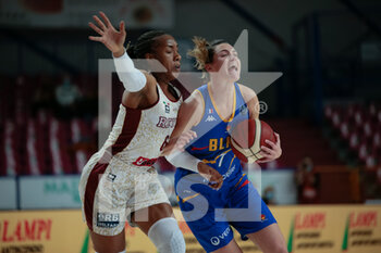 2021-11-24 - Haley Peters (BLMA Montpellier) and Kayla Thornton (Umana Reyer Venezia) - UMANA REYER VENEZIA VS BLMA MONTPELLIER - EUROLEAGUE WOMEN - BASKETBALL
