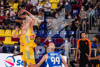 2021-10-01 - Luke Sikma of Alba Berlin during the Turkish Airlines EuroLeague basketball match between FC Barcelona and Alba Berlin on October 1, 2021 at Palau Blaugrana in Barcelona, Spain - FC BARCELONA VS ALBA BERLIN - EUROLEAGUE - BASKETBALL