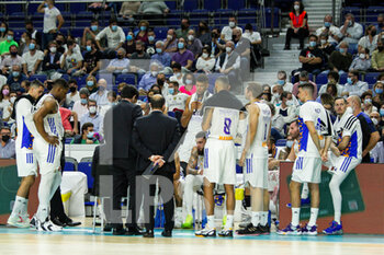 2021-10-13 - Players of Real Madrid during time out during the Turkish Airlines Euroleague basketball match between Real Madrid and AS Monaco on October 13, 2021 at Wizink Center in Madrid, Spain - REAL MADRID VS AS MONACO - EUROLEAGUE - BASKETBALL