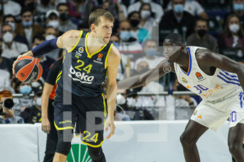 2021-10-21 - Jan Vesely of Fenerbahce and Eli Ndiaye of Real Madrid during the Turkish Airlines Euroleague basketball match between Real Madrid and Fenerbahce on October 21, 2021 at Wizink Center in Madrid, Spain - REAL MADRID VS FENERBAHCE - EUROLEAGUE - BASKETBALL