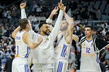 2021-10-21 - Fabien Causer, Williams-Goss, Rodolfo Fernandez Farres "Rudy" and Carlos Alocen Arrondo of Real Madrid celebrate the victory during the Turkish Airlines Euroleague basketball match between Real Madrid and Fenerbahce on October 21, 2021 at Wizink Center in Madrid, Spain - REAL MADRID VS FENERBAHCE - EUROLEAGUE - BASKETBALL