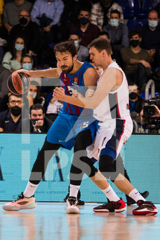 2021-11-17 - Serta Sanli of FC Barcelona in action against Johannes Voigtmann of CSKA Moscow during the Turkish Airlines EuroLeague Basketball match between FC Barcelona and CSKA Moscow on November 17, 2021 at Palau Blaugrana in Barcelona, Spain - FC BARCELONA VS CSKA MOSCOW - EUROLEAGUE - BASKETBALL