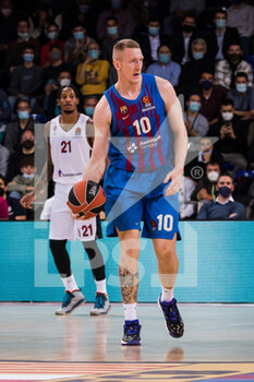 2021-11-17 - Rolands Smits of FC Barcelona during the Turkish Airlines EuroLeague Basketball match between FC Barcelona and CSKA Moscow on November 17, 2021 at Palau Blaugrana in Barcelona, Spain - FC BARCELONA VS CSKA MOSCOW - EUROLEAGUE - BASKETBALL