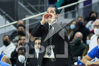 2021-12-02 - Coach Giannis Sfairopoulos of Maccabi Tel Aviv during the Turkish Airlines Euroleague basketball match between Real Madrid and Maccabi Playtika Tel Aviv on December 2, 2021 at Wizink Center in Madrid, Spain - REAL MADRID VS MACCABI PLAYTIKA TEL AVIV - EUROLEAGUE - BASKETBALL