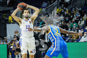 2021-12-02 - Sergio Llull Melia of Real Madrid and Keenan Evans of Maccabi Tel Aviv during the Turkish Airlines Euroleague basketball match between Real Madrid and Maccabi Playtika Tel Aviv on December 2, 2021 at Wizink Center in Madrid, Spain - REAL MADRID VS MACCABI PLAYTIKA TEL AVIV - EUROLEAGUE - BASKETBALL