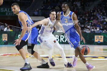 2021-12-02 - Thomas Heurtel of Real Madrid and Keenan Evans, Ante Zizic of Maccabi Playtika Tel Aviv during the Turkish Airlines Euroleague basketball match between Real Madrid and Maccabi Playtika Tel Aviv on December 2, 2021 at Wizink Center in Madrid, Spain - REAL MADRID VS MACCABI PLAYTIKA TEL AVIV - EUROLEAGUE - BASKETBALL