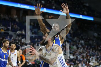 2021-12-02 - Vincent Poirier of Real Madrid and Jalen Reynolds of Maccabi Playtika Tel Aviv during the Turkish Airlines Euroleague basketball match between Real Madrid and Maccabi Playtika Tel Aviv on December 2, 2021 at Wizink Center in Madrid, Spain - REAL MADRID VS MACCABI PLAYTIKA TEL AVIV - EUROLEAGUE - BASKETBALL
