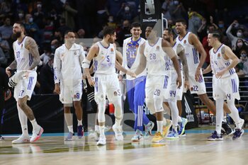 2021-12-02 - Players of Real Madrid celebrate after the Turkish Airlines Euroleague basketball match between Real Madrid and Maccabi Playtika Tel Aviv on December 2, 2021 at Wizink Center in Madrid, Spain - REAL MADRID VS MACCABI PLAYTIKA TEL AVIV - EUROLEAGUE - BASKETBALL
