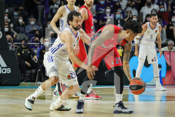 2021-12-23 - Sergio Llull Melia of Real Madrid and Will Clyburn of CSKA Moscow during the Turkish Airlines Euroleague basketball match between Real Madrid and CSKA Moscow on December 23, 2021 at Wizink Center in Madrid, Spain - REAL MADRID VS CSKA MOSCOW - EUROLEAGUE - BASKETBALL