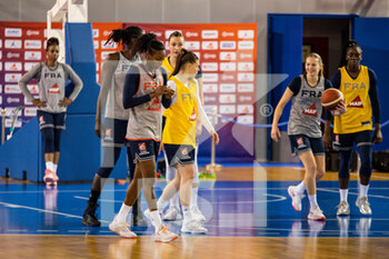 2021-11-09 - The players of France during the French women's team training on November 9, 2021 at INSEP in Paris, France - FRENCH WOMEN'S TEAM TRAINING - EVENTS - BASKETBALL