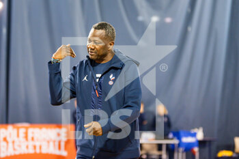 2021-11-09 - Jean Aime Toupane head coach of France reacts during the French women's team training on November 9, 2021 at INSEP in Paris, France - FRENCH WOMEN'S TEAM TRAINING - EVENTS - BASKETBALL
