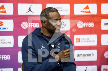 2021-11-09 - Jean Aime Toupane head coach of France during the French women's team training on November 9, 2021 at INSEP in Paris, France - FRENCH WOMEN'S TEAM TRAINING - EVENTS - BASKETBALL