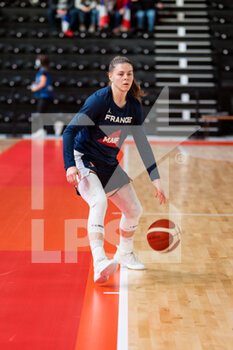 2021-11-14 - Marie Eve Paget of France warms up ahead of the FIBA Women's EuroBasket 2023, Qualifiers Group B Basketball match between France and Lithuania on November 14, 2021 at Palacium in Villeneuve-d'Ascq, France - FIBA WOMEN'S EUROBASKET 2023, QUALIFIERS GROUP B - FRANCE VS LITHUANIA - INTERNATIONALS - BASKETBALL