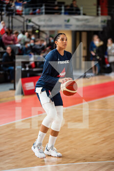 2021-11-14 - Gabby Williams of France warms up ahead of the FIBA Women's EuroBasket 2023, Qualifiers Group B Basketball match between France and Lithuania on November 14, 2021 at Palacium in Villeneuve-d'Ascq, France - FIBA WOMEN'S EUROBASKET 2023, QUALIFIERS GROUP B - FRANCE VS LITHUANIA - INTERNATIONALS - BASKETBALL