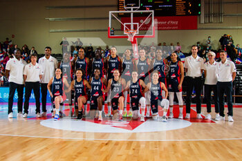 2021-11-14 - The players of France with the staff ahead of the FIBA Women's EuroBasket 2023, Qualifiers Group B Basketball match between France and Lithuania on November 14, 2021 at Palacium in Villeneuve-d'Ascq, France - FIBA WOMEN'S EUROBASKET 2023, QUALIFIERS GROUP B - FRANCE VS LITHUANIA - INTERNATIONALS - BASKETBALL
