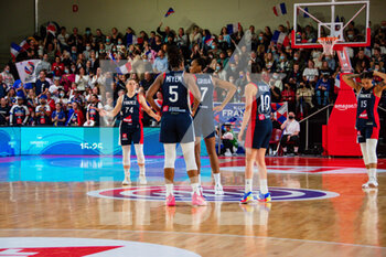 2021-11-14 - Marie Eve Paget of France with teammates during the FIBA Women's EuroBasket 2023, Qualifiers Group B Basketball match between France and Lithuania on November 14, 2021 at Palacium in Villeneuve-d'Ascq, France - FIBA WOMEN'S EUROBASKET 2023, QUALIFIERS GROUP B - FRANCE VS LITHUANIA - INTERNATIONALS - BASKETBALL