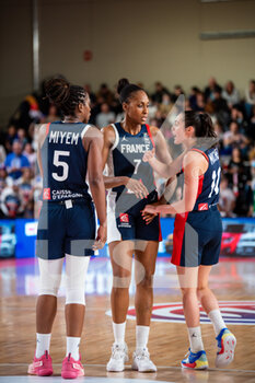 2021-11-14 - Endy Miyem of France, Sandrine Gruda of France and Sarah Michel of France during the FIBA Women's EuroBasket 2023, Qualifiers Group B Basketball match between France and Lithuania on November 14, 2021 at Palacium in Villeneuve-d'Ascq, France - FIBA WOMEN'S EUROBASKET 2023, QUALIFIERS GROUP B - FRANCE VS LITHUANIA - INTERNATIONALS - BASKETBALL