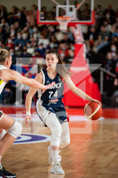 2021-11-14 - Marie Eve Paget of France controls the ball during the FIBA Women's EuroBasket 2023, Qualifiers Group B Basketball match between France and Lithuania on November 14, 2021 at Palacium in Villeneuve-d'Ascq, France - FIBA WOMEN'S EUROBASKET 2023, QUALIFIERS GROUP B - FRANCE VS LITHUANIA - INTERNATIONALS - BASKETBALL