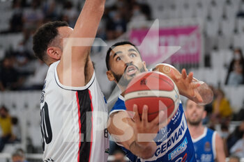 2021-10-03 - Penetrazione a canestro di Nazareth Mitrou-Long - Germani Basket Brescia - GERMANI BRESCIA VS BERTRAM DERTHONA TORTONA - ITALIAN SERIE A - BASKETBALL