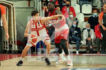 2021-10-10 - Giovanni De Nicolao (Openjobmetis Varese) thwarted by Jerian Grant (AX Armani Exchange Olimpia Milano)  - OPENJOBMETIS VARESE VS A|X ARMANI EXCHANGE MILANO - ITALIAN SERIE A - BASKETBALL