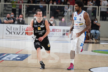 2021-10-24 - Toto Forray - Aquila Basket Dolomiti Trentino Energia and Aaron Jones - NutriBullet Treviso - DOLOMITI ENERGIA TRENTINO VS NUTRIBULLET TREVISO BASKET - ITALIAN SERIE A - BASKETBALL