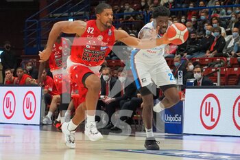 2021-11-21 - Henry Sims (Nutribullet Treviso Basket) and Kyle Hines (AX Armani Exchange Olimpia Milano)  - A|X ARMANI EXCHANGE MILANO VS NUTRIBULLET TREVISO BASKET - ITALIAN SERIE A - BASKETBALL