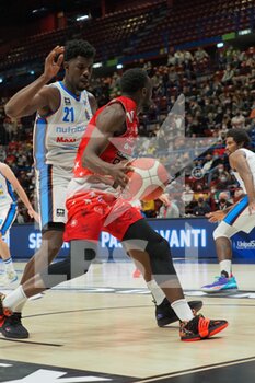 2021-11-21 - Jerian Grant (AX Armani Exchange Olimpia Milano) and Henry Sims (Nutribullet Treviso Basket)  - A|X ARMANI EXCHANGE MILANO VS NUTRIBULLET TREVISO BASKET - ITALIAN SERIE A - BASKETBALL