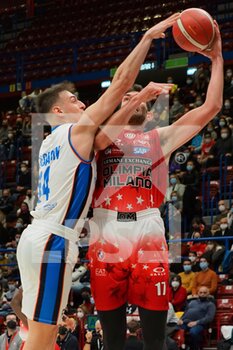 2021-11-21 - Giampaolo Ricci from AX Armani Exchange Olimpia Milano and Davide Casarin (Nutribullet Treviso Basket)  - A|X ARMANI EXCHANGE MILANO VS NUTRIBULLET TREVISO BASKET - ITALIAN SERIE A - BASKETBALL