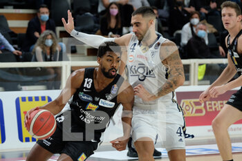 2021-11-21 - Wesley Saunders - Aquila Basket Dolomiti Trentino Energia hindered by Pietro Aradori - Fortitudo Kigili Bologna - DOLOMITI ENERGIA TRENTINO VS FORTITUDO BOLOGNA - ITALIAN SERIE A - BASKETBALL