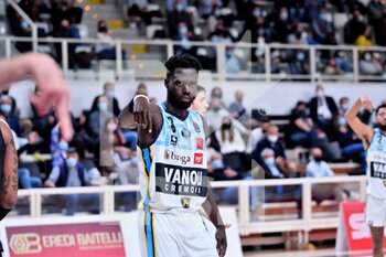 2021-10-09 - Ismael Sanoco (Vanoli basket Cremona) - DOLOMITI ENERGIA TRENTINO VS VANOLI BASKET CREMONA - ITALIAN SERIE A - BASKETBALL
