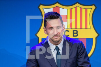 2021-08-08 - Lionel "Leo" Messi in tears during his press conference to talk about his departure from FC Barcelona on August 8, 2021 at Camp Nou stadium in Barcelona, Spain - Photo Marc Gonzalez Aloma / Spain DPPI / DPPI - LIONEL LEO MESSI IN PRESSE CONFERENCE - OTHER - SOCCER