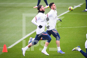 2021-11-19 - Sergio RAMOS of PSG and Leandro PAREDES of PSG during the training of the Paris Saint-Germain team on November 19, 2021 at Camp des Loges in Saint-Germain-en-Laye, France - TRAINING OF THE PARIS SAINT-GERMAIN TEAM - OTHER - SOCCER