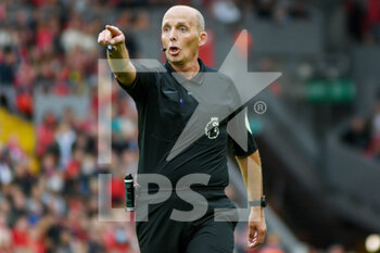 2021-08-08 - Referee Mike Dean during the Pre-Season Friendly football match between Liverpool and Athletic Bilbao on August 8, 2021 at Anfield in Liverpool, England - Photo Philip Bryan / ProSportsImages / DPPI - PRE-SEASON FRIENDLY MATCH - LIVERPOOL VS ATHLETIC BILBAO - FRIENDLY MATCH - SOCCER