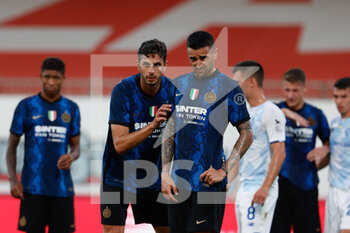 2021-08-14 - Andrea Ranocchia (FC Internazionale) and Matias Vecino (FC Internazionale) waiting for a corner kick - INTER - FC INTERNAZIONALE VS DINAMO KIEV - FRIENDLY MATCH - SOCCER