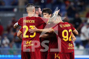 2021-08-14 - Eldor Shomurodov of Roma (C) celebrates with his teammates after scoring 1-0 goal during the Pre-Season Friendly football match between AS Roma and Raja Casablanca on August 14, 2021 at Stadio Olimpico in Rome, Italy - Photo Federico Proietti / DPPI - AS ROMA VS RAJA CASABLANCA - FRIENDLY MATCH - SOCCER