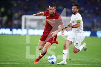 2021-08-14 - Bryan Cristante of Roma (L) vies for the ball with Mohsine Moutaouali of Raja Casablanca (R) during the Pre-Season Friendly football match between AS Roma and Raja Casablanca on August 14, 2021 at Stadio Olimpico in Rome, Italy - Photo Federico Proietti / DPPI - AS ROMA VS RAJA CASABLANCA - FRIENDLY MATCH - SOCCER