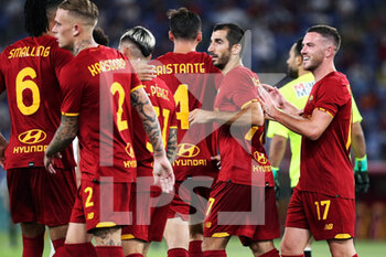 2021-08-14 - Henrikh Mkhitaryan of Roma (2R) celebrates with his teammates after scoring 3-0 goal during the Pre-Season Friendly football match between AS Roma and Raja Casablanca on August 14, 2021 at Stadio Olimpico in Rome, Italy - Photo Federico Proietti / DPPI - AS ROMA VS RAJA CASABLANCA - FRIENDLY MATCH - SOCCER