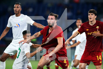2021-08-14 - Bryan Cristante of Roma (C) in action during the Pre-Season Friendly football match between AS Roma and Raja Casablanca on August 14, 2021 at Stadio Olimpico in Rome, Italy - Photo Federico Proietti / DPPI - AS ROMA VS RAJA CASABLANCA - FRIENDLY MATCH - SOCCER