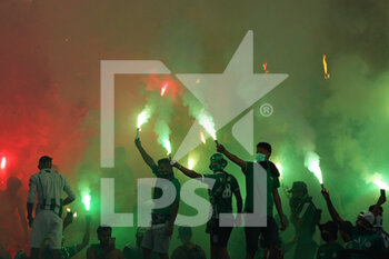 2021-08-14 - Supporters of Raja Casablanca hold smoke flares during the Pre-Season Friendly football match between AS Roma and Raja Casablanca on August 14, 2021 at Stadio Olimpico in Rome, Italy - Photo Federico Proietti / DPPI - AS ROMA VS RAJA CASABLANCA - FRIENDLY MATCH - SOCCER