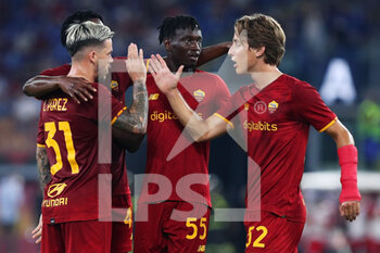 2021-08-14 - Carles Perez of Roma (L) celebrates with his teammates after scoring 4-0 goal during the Pre-Season Friendly football match between AS Roma and Raja Casablanca on August 14, 2021 at Stadio Olimpico in Rome, Italy - Photo Federico Proietti / DPPI - AS ROMA VS RAJA CASABLANCA - FRIENDLY MATCH - SOCCER